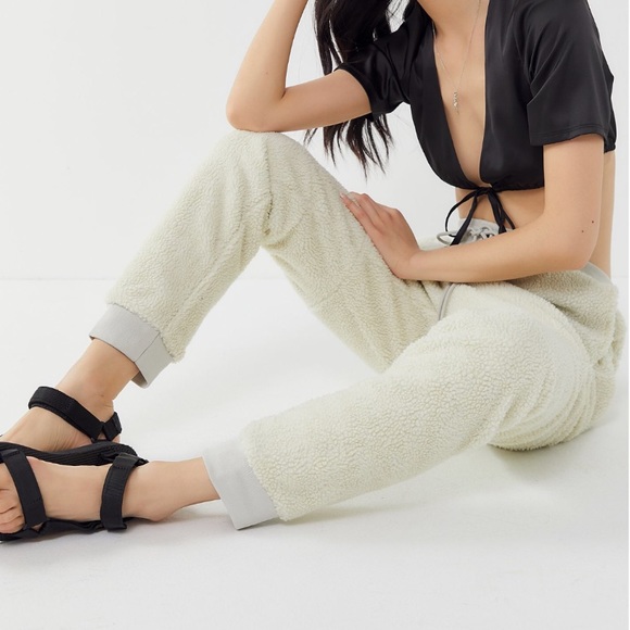 nike air sherpa fleece jogger pant